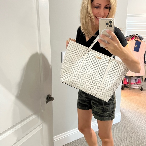 WORN ONCE KATE SPADE Zipper Tote White Lattice Print - Picture 7 of 10